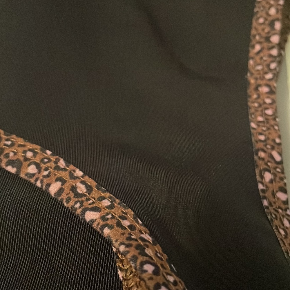 Fabletics Trinity High Impact Sports Bra Black & Cheetah trim - Picture 10 of 10